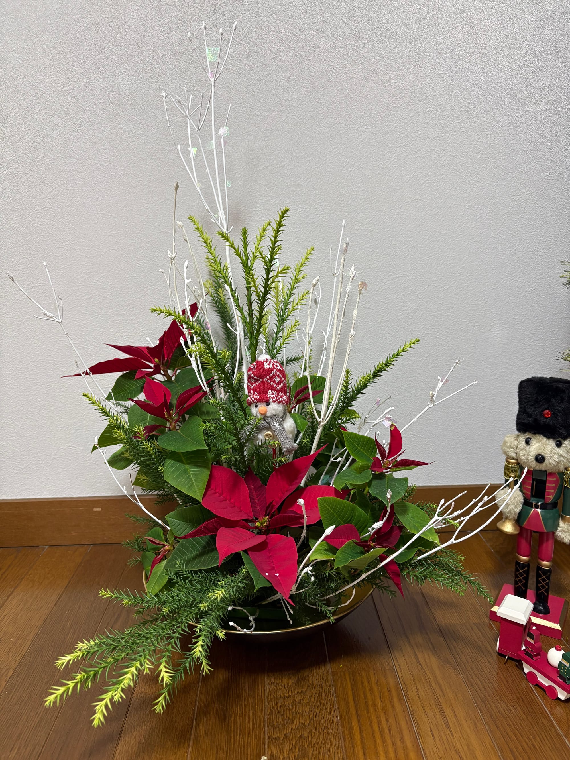 Ikebana for the Christmas season